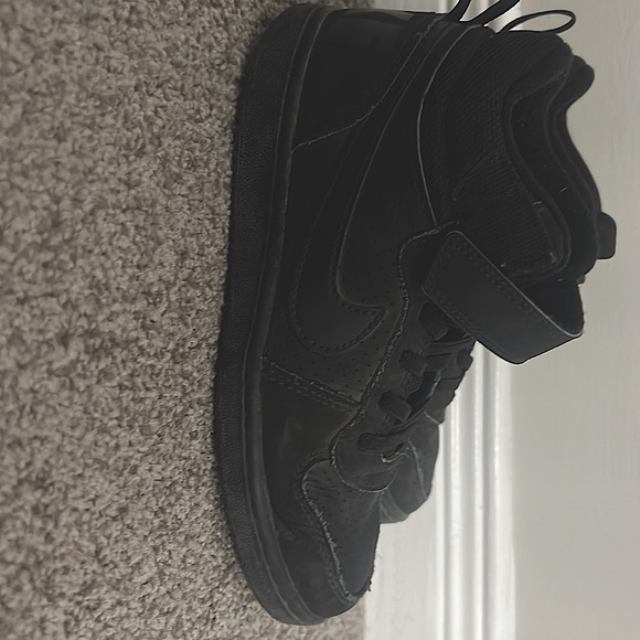 Nike Air Force high top boys sneakers black worn a dozen times size 1.5 US - Picture 2 of 4